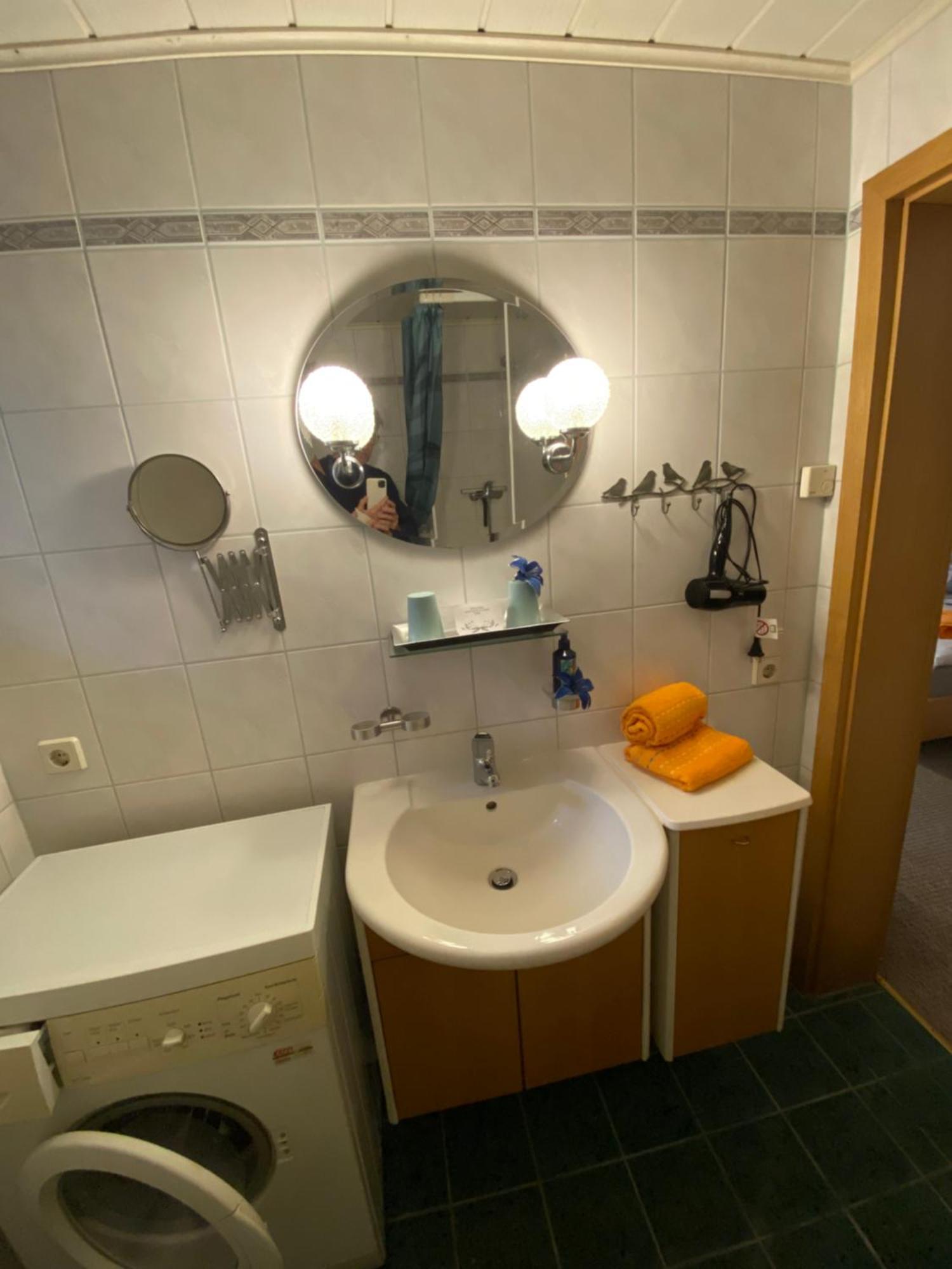 Grosse Helle Wohnung Am Wald In Bad Saarow Nahe Gruenheide Und Berlin Souterrain Exterior foto